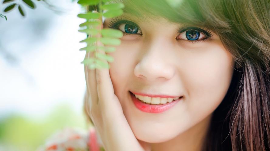 济南动物园大熊猫“华奥”迎来18岁生日